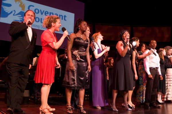Photo Flash: Laura Bush Honored by Covenant House Youth & Broadway Stars Image
