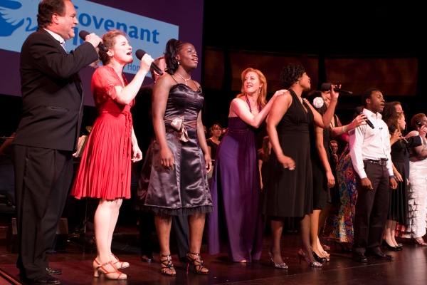 Photo Flash: Laura Bush Honored by Covenant House Youth & Broadway Stars 