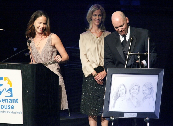 Photo Flash: Laura Bush Honored by Covenant House Youth & Broadway Stars Image