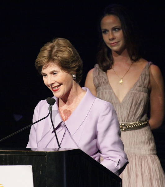 Photo Flash: Laura Bush Honored by Covenant House Youth & Broadway Stars Image