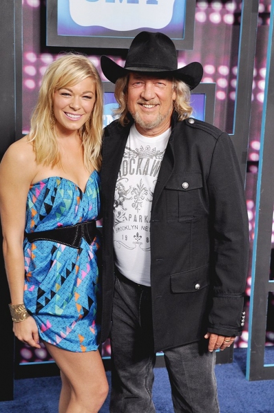 Photo Coverage: CMT Awards Red Carpet Arrivals! Image