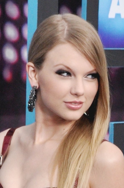 Photo Coverage: CMT Awards Red Carpet Arrivals! Image