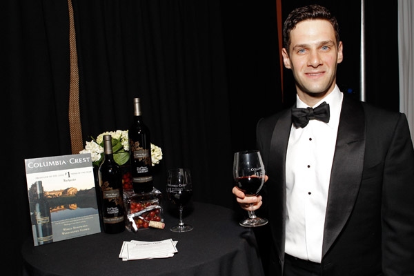 Photo Flash: TONY Awards Stars Shop Gift Lounge for Fun & Charity Image