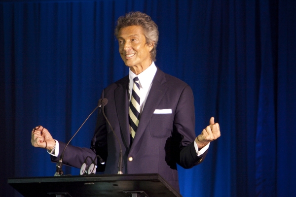Photo Coverage: Bening Honors Stokes Mitchell at Actor's Fund Tonys Benefit Image