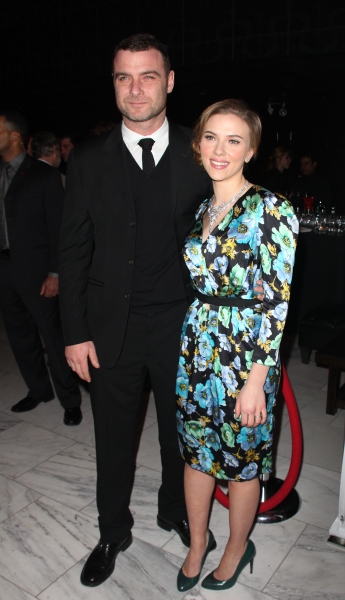 Liev Schreiber & Scarlett Johansson Photo