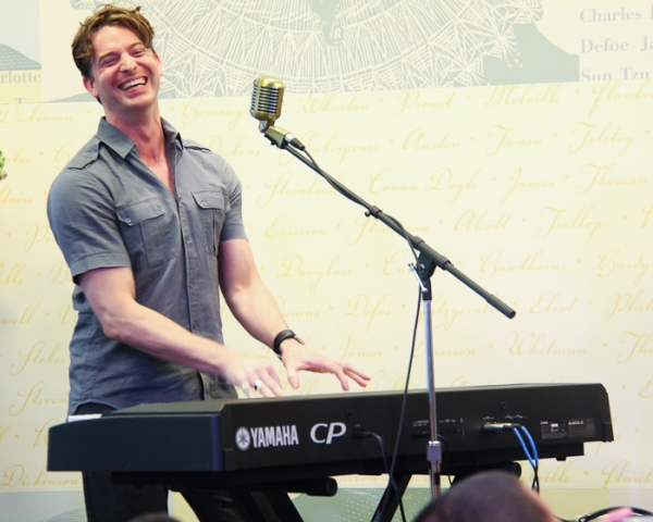 Photo Coverage: MILLION DOLLAR QUARTET Celebrates Cast Album Release at Barnes & Noble Image