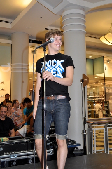 Photo Coverage: JCPenney and the Cast of Rock of Ages Kick Off Broadway in Bryant Bark! Image