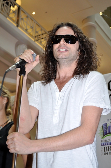 Photo Coverage: JCPenney and the Cast of Rock of Ages Kick Off Broadway in Bryant Bark! Image
