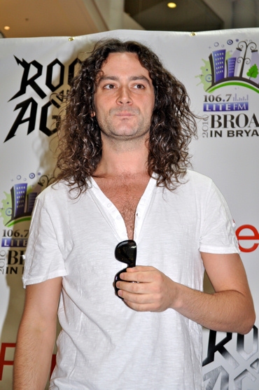 Photo Coverage: JCPenney and the Cast of Rock of Ages Kick Off Broadway in Bryant Bark! Image