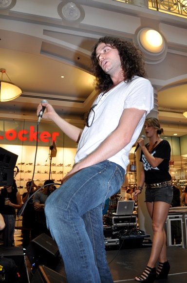 Photo Coverage: JCPenney and the Cast of Rock of Ages Kick Off Broadway in Bryant Bark! 