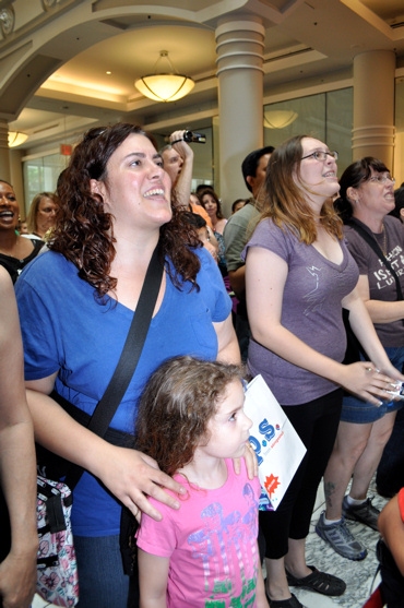 Photo Coverage: JCPenney and the Cast of Rock of Ages Kick Off Broadway in Bryant Bark! 