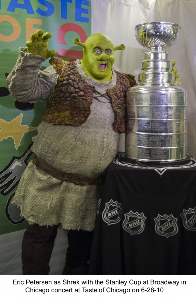 Photo Coverage: Shrek Poses with Stanley Cup in Chicago! Image