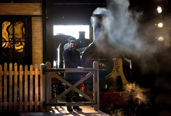 Photo Flash: THE RAILWAY CHILDREN At The Waterloo Station Theatre 