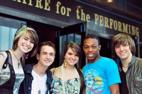 Photo Coverage: American Idols Visit Todrick Hall in HAIRSPRAY Image