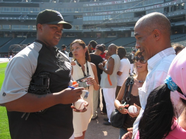 Photo Flash: Teatro Buendia Meets Chicago White Sox Image