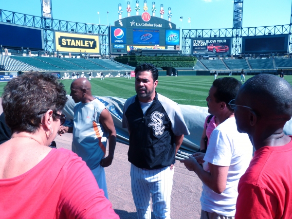 Photo Flash: Teatro Buendia Meets Chicago White Sox Image