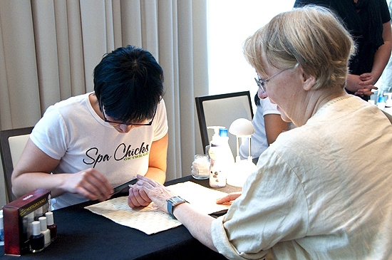 Photo Coverage: Neuwirth Launches 'Morticia's Nails' to Benefit The Actor's Fund Image