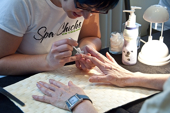 Photo Coverage: Neuwirth Launches 'Morticia's Nails' to Benefit The Actor's Fund Image
