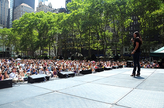 Photo Coverage: WICKED, NORMAL, ADDAMS & LION KING Play Broadway In Bryant Park Image
