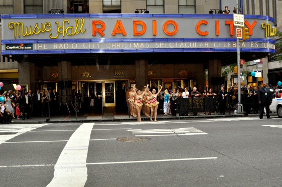 Photo Coverage: Rockettes Kick Off 2010 Radio City Chistmas Spectacular with Nationwide Kickline Image
