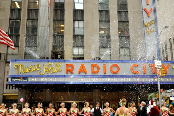 Photo Coverage: Rockettes Kick Off 2010 Radio City Chistmas Spectacular with Nationwide Kickline Image