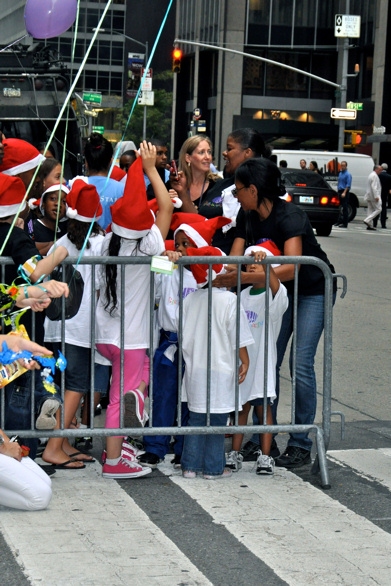 Photo Coverage: Rockettes Kick Off 2010 Radio City Chistmas Spectacular with Nationwide Kickline Image