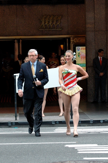 Photo Coverage: Rockettes Kick Off 2010 Radio City Chistmas Spectacular with Nationwide Kickline Image