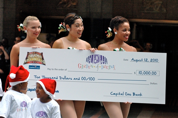 Photo Coverage: Rockettes Kick Off 2010 Radio City Chistmas Spectacular with Nationwide Kickline Image