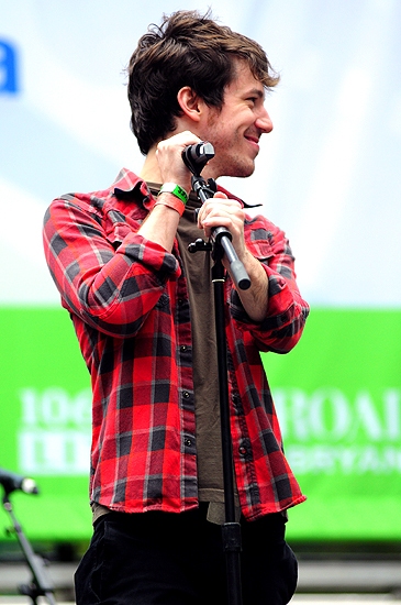 Photo Coverage: LA CAGE, IDIOT, WEST SIDE STORY & More Play Broadway in Bryant Park! Image