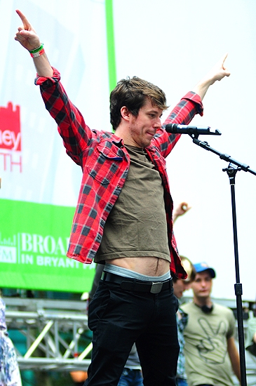 Photo Coverage: LA CAGE, IDIOT, WEST SIDE STORY & More Play Broadway in Bryant Park! Image