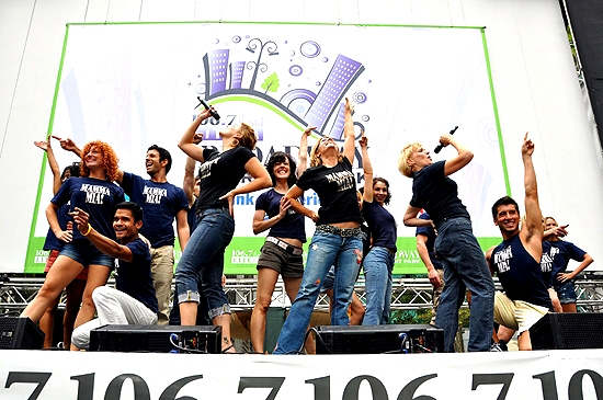 Photo Coverage: LA CAGE, IDIOT, WEST SIDE STORY & More Play Broadway in Bryant Park! Image