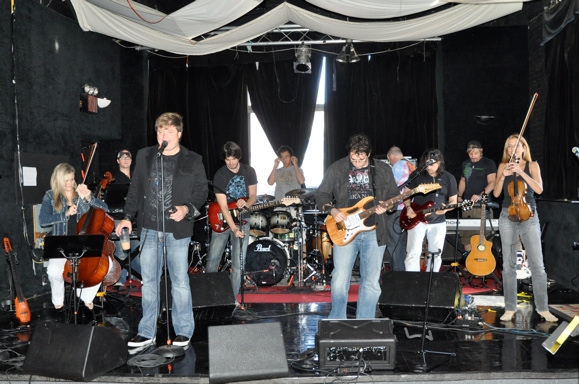 Photo Coverage: Rob Evan and Menrva Realm Live in Concert Image