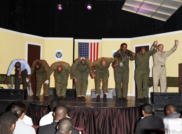 Photo Coverage: NY Jets Visit BLACK ANGELS OVER TUSKEGEE Image