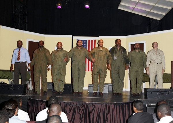 Photo Coverage: NY Jets Visit BLACK ANGELS OVER TUSKEGEE Image