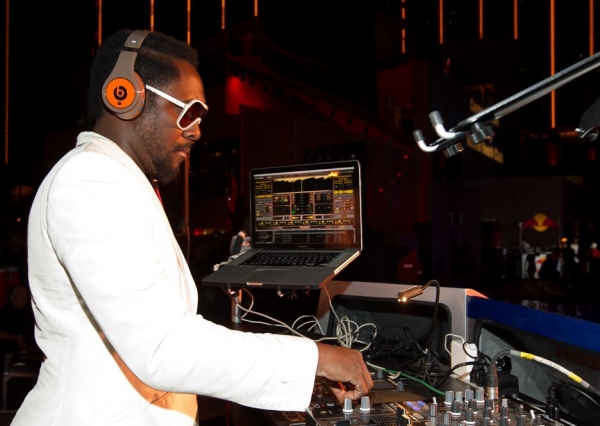 Photo Coverage: Will.I.AM DJ's at Moorea Beach Club at Mandalay Bay Image