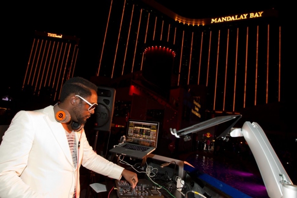 Photo Coverage: Will.I.AM DJ's at Moorea Beach Club at Mandalay Bay Image