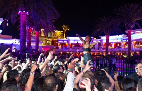 Photo Coverage: Kelly Rowland Hosts & Performs Labor Day Weekend at Surrender Nightclub Image