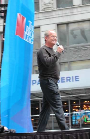 Kelsey Grammer starts the show Photo
