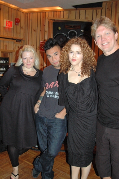 Photo Coverage: Peters & WEST SIDE STORY Sing 'Carols For A Cure' Image