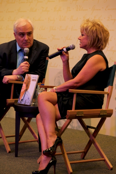 Photo Coverage: Elaine Page Promotes 'Memoriess' at Barnes & Noble! Image