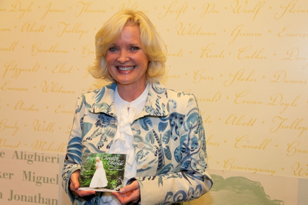 Photo Coverage: Christine Ebersole Sings Noel Coward at B&N Image