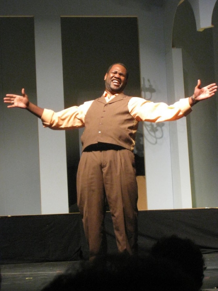 Bakari Jamal King sings "Free at Last" in tribute to Barry Scott Photo