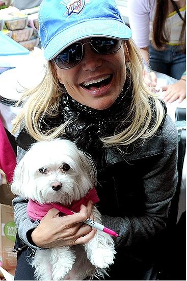 Photo Coverage: 2010 BC/EFA Flea Market! Image