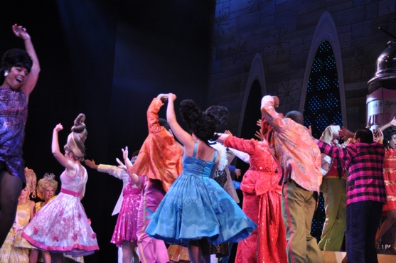 Photo Coverage: Sieber Opens in HAIRSPRAY at Paper Mill! Image