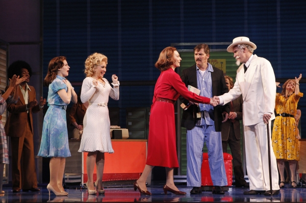 Dee Hoty ad the national touring cast of 9 to 5: The Musical Photo