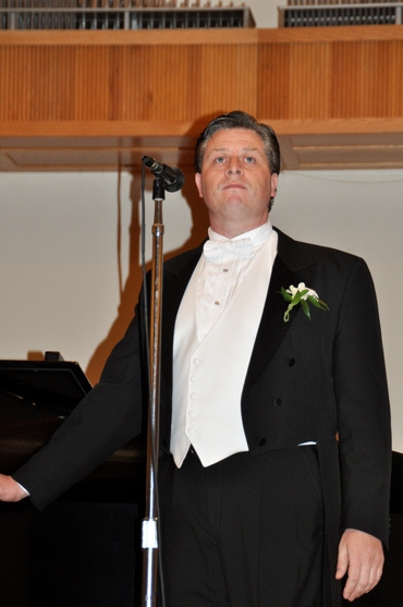 Photo Coverage: Anthony Kearns Plays Calvary United Methodist Church Image