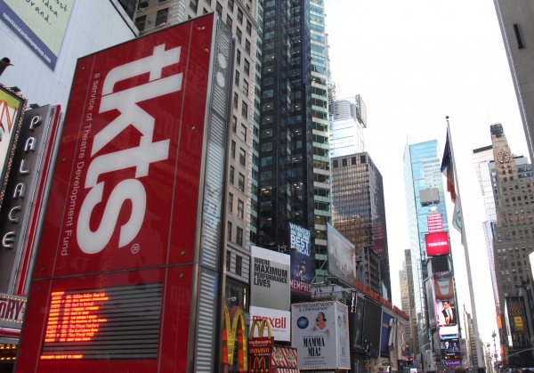 Photo Coverage: PEE-WEE Takes Times Square! Image