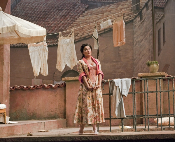 Photo Flash: Metropolitan Opera's DON PASQUALE Image