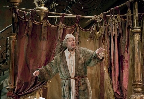 Photo Flash: Metropolitan Opera's DON PASQUALE Image