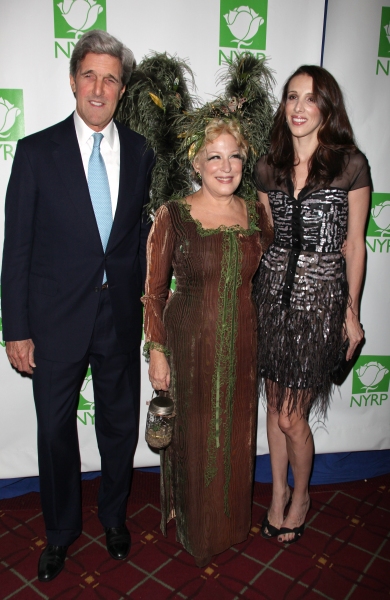 Photo Coverage: 15th Annual Hulaween Benefit Gala Image